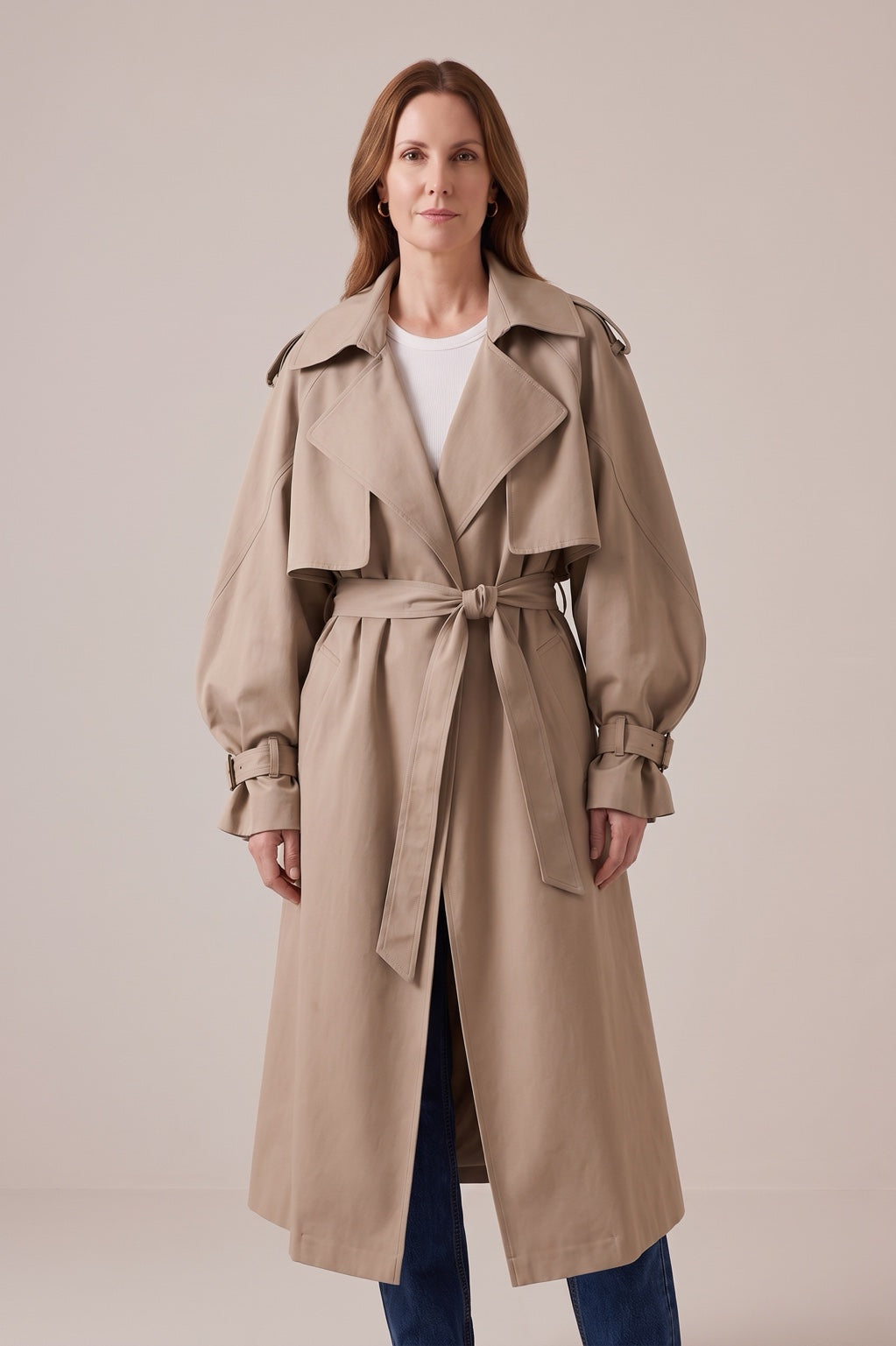 Trench long Rebeca Paris beige porté
