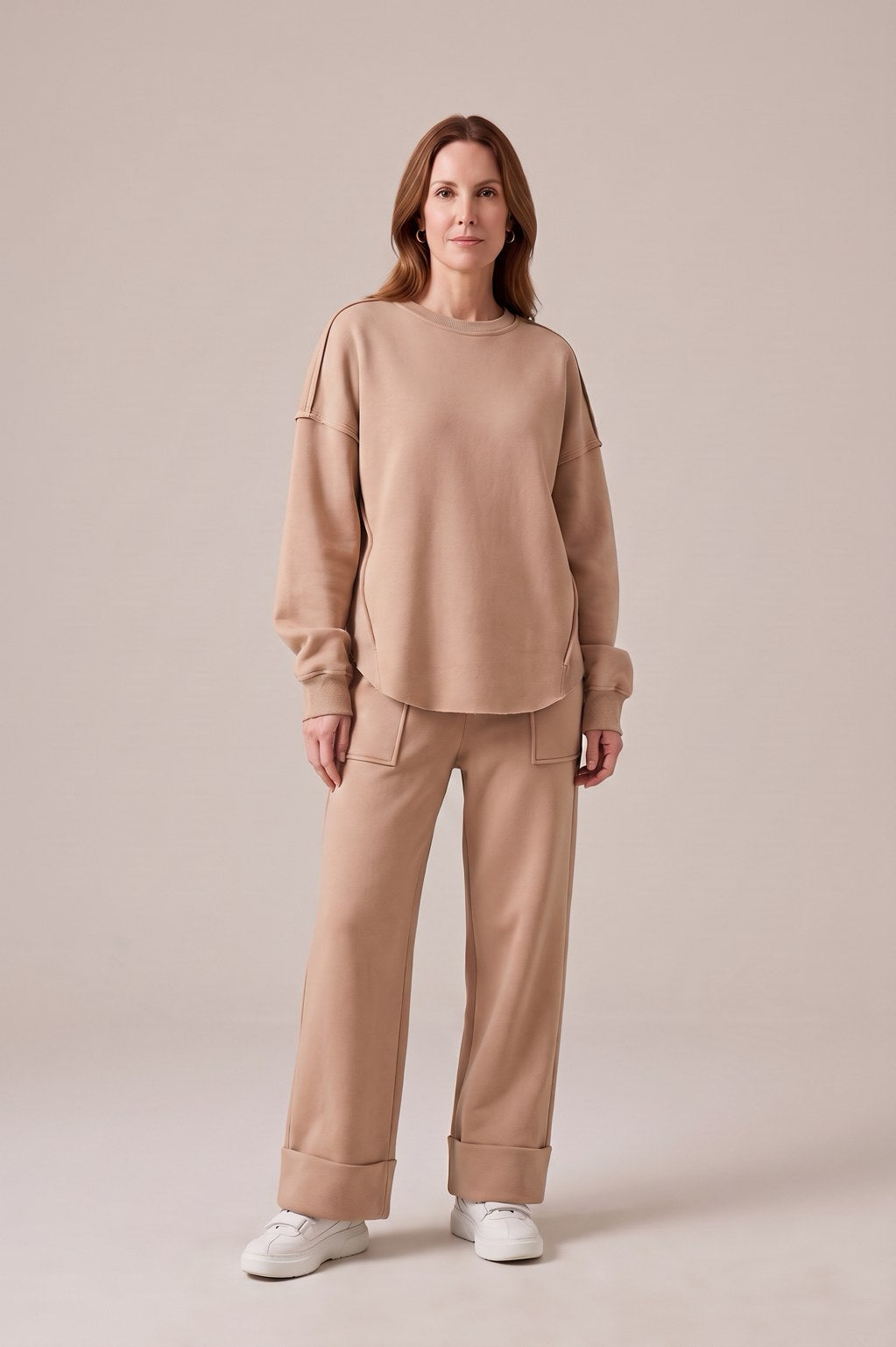 Sweat Rebeca Paris marron clair porté