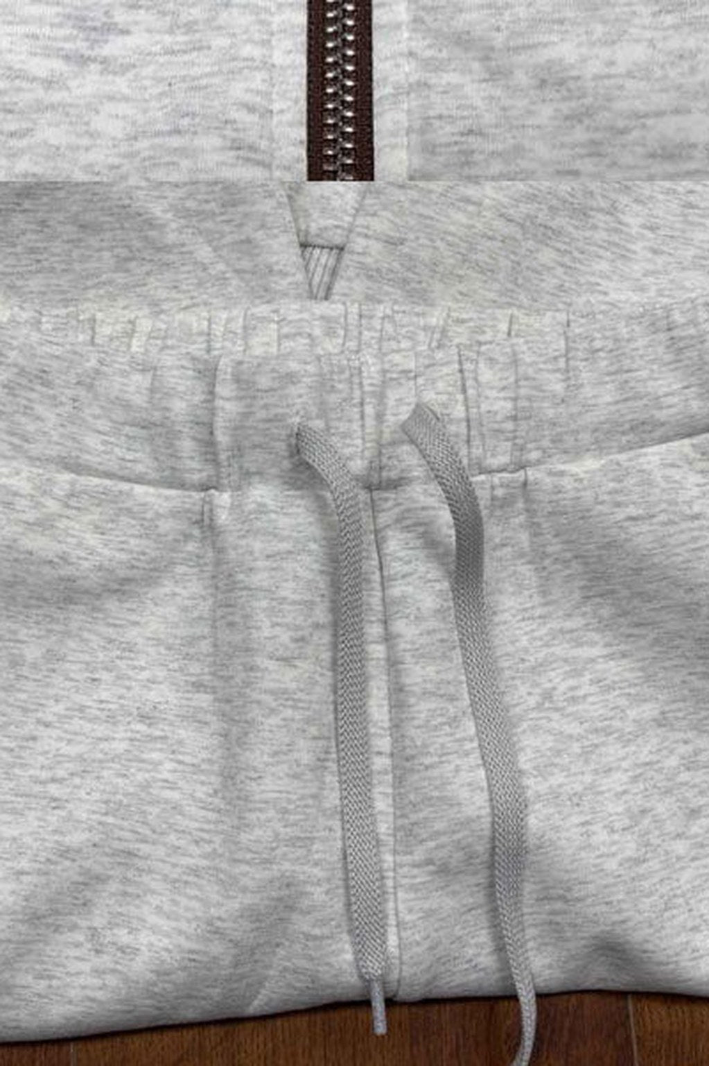 Détail de la taille à cordon du pantalon